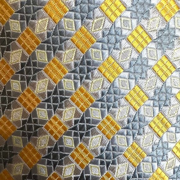 Lucca Di Firenze Yellow and Silver Cube Patterned Silk Tie NWOT 3.25 x 58 - Picture 4 of 5